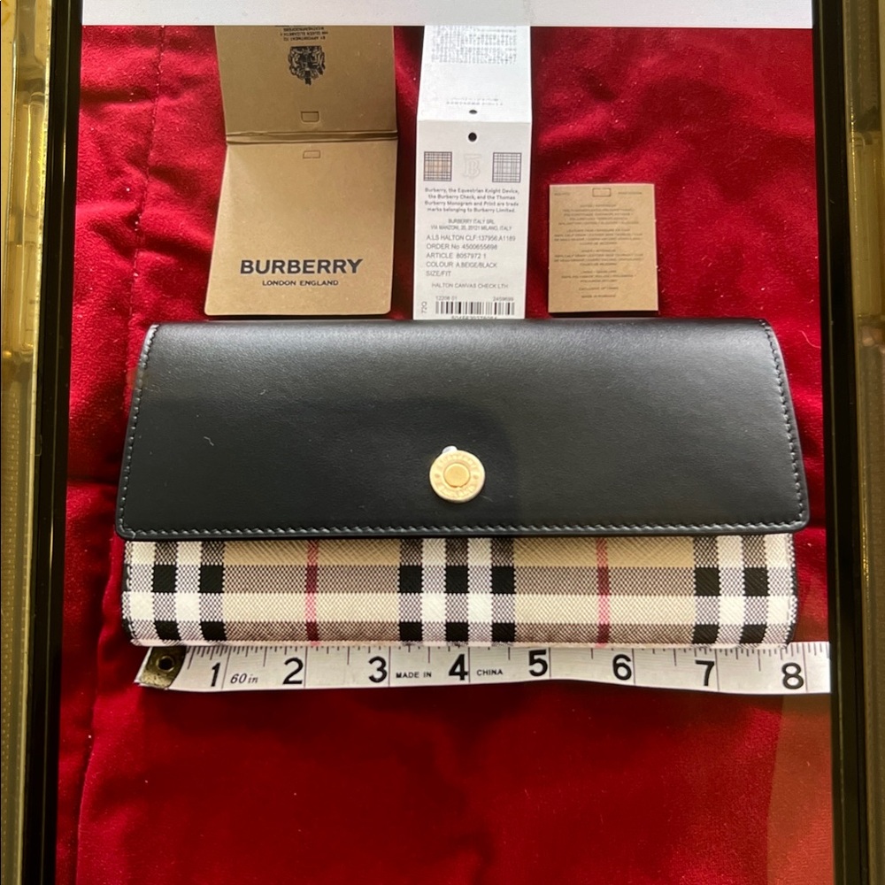 Brand New in box Beautiful BURBERRY Ladies Wallet !!! - Picture 10 of 11